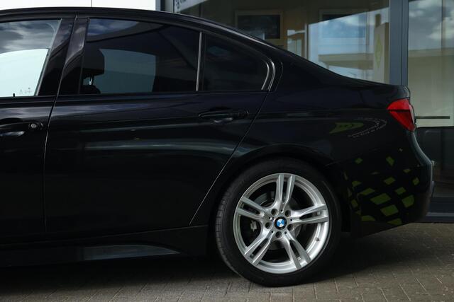 BMW 3-SERIE 318i M Sport / Stoelverwarming / Keyless