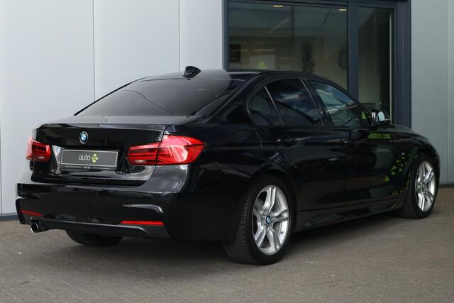 BMW 3-SERIE 318i M Sport / Stoelverwarming / Keyless