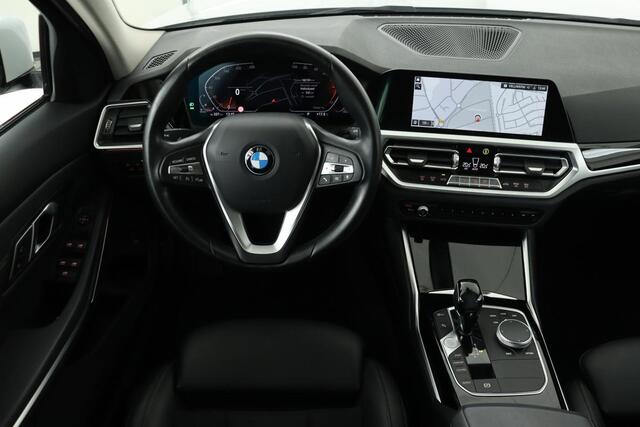BMW 3-SERIE 318d Executive Edition | Sport Line | Carplay | Sportstoelen | Live Cockpit | Full LED | Navigatie | PDC | Half leder | Climate control