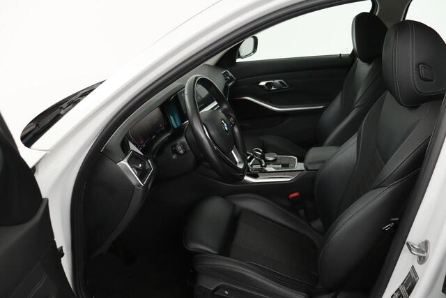BMW 3-SERIE 318d Executive Edition | Sport Line | Carplay | Sportstoelen | Live Cockpit | Full LED | Navigatie | PDC | Half leder | Climate control