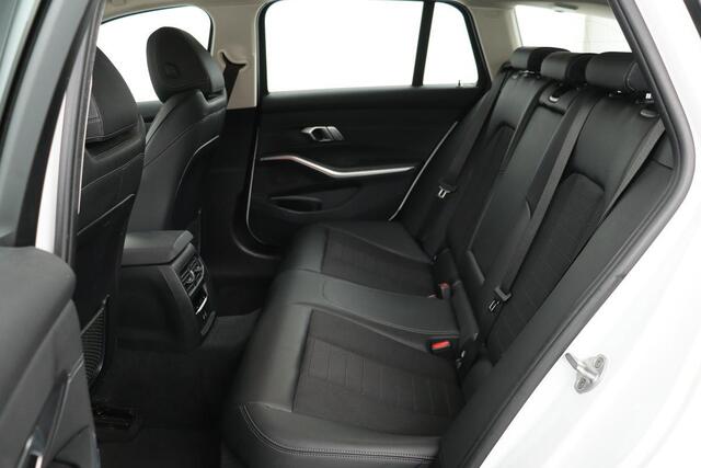 BMW 3-SERIE 318d Executive Edition | Sport Line | Carplay | Sportstoelen | Live Cockpit | Full LED | Navigatie | PDC | Half leder | Climate control