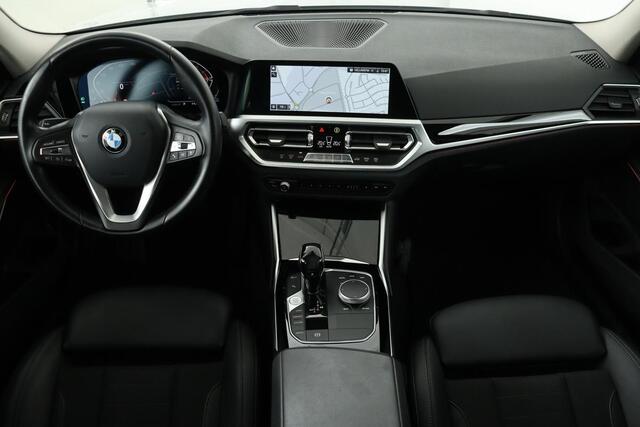 BMW 3-SERIE 318d Executive Edition | Sport Line | Carplay | Sportstoelen | Live Cockpit | Full LED | Navigatie | PDC | Half leder | Climate control