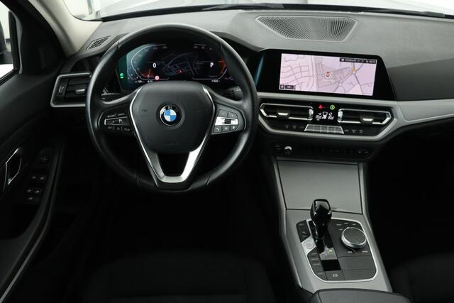 BMW 3-SERIE 318i Business Edition | Carplay | Full LED | Live Cockpit | PDC | Climate control | DAB | Cruise control | Getint glas