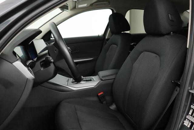 BMW 3-SERIE 318i Business Edition | Carplay | Full LED | Live Cockpit | PDC | Climate control | DAB | Cruise control | Getint glas