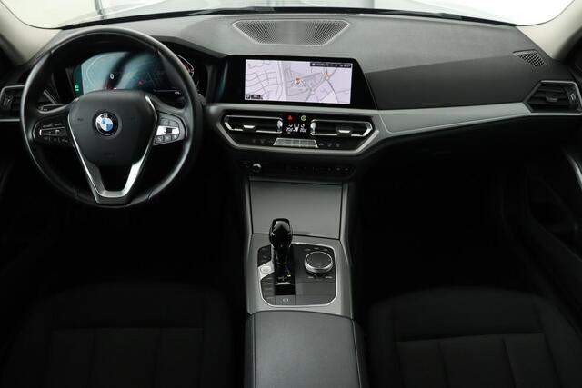 BMW 3-SERIE 318i Business Edition | Carplay | Full LED | Live Cockpit | PDC | Climate control | DAB | Cruise control | Getint glas