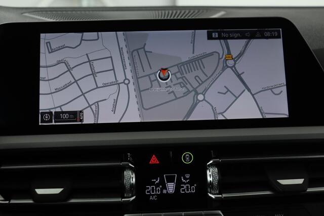 BMW 3-SERIE 318i Business Edition | Carplay | Full LED | Live Cockpit | PDC | Climate control | DAB | Cruise control | Getint glas