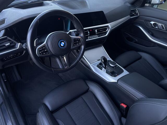 BMW 3-SERIE Touring 330e Sport Line | 19" velgen | Plug-in Hybrid | Virtual cockpit