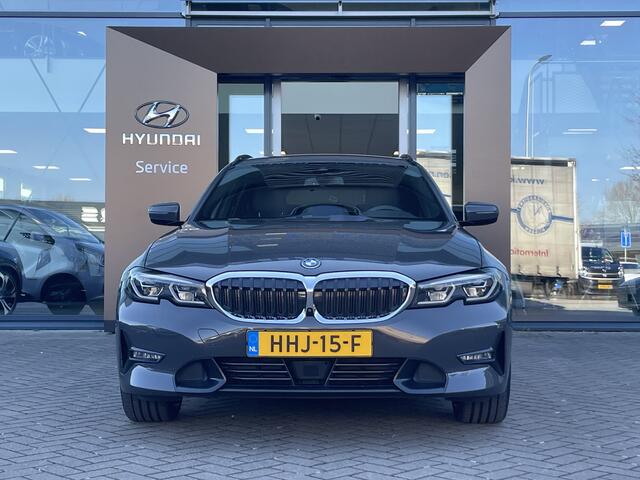 BMW 3-SERIE Touring 330e Sport Line | 19" velgen | Plug-in Hybrid | Virtual cockpit