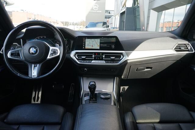 BMW 3-SERIE 320i High Executive Edition | Head-up display | Schuif/Kantel dak |