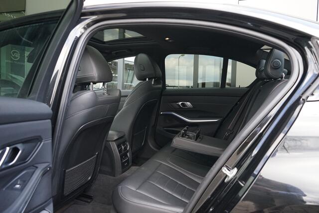 BMW 3-SERIE 320i High Executive Edition | Head-up display | Schuif/Kantel dak |