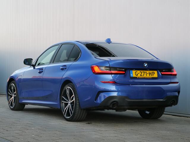 BMW 3-SERIE 330e High Executive Automaat M-pakket Headup display / 19 Inch / Leder / Camera