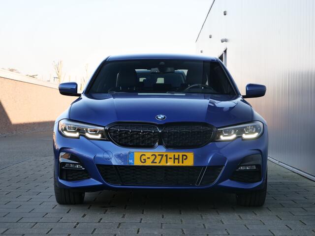 BMW 3-SERIE 330e High Executive Automaat M-pakket Headup display / 19 Inch / Leder / Camera