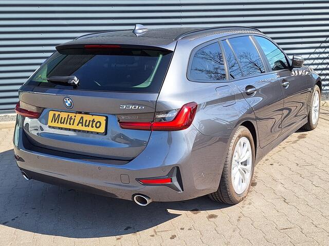 BMW 3-SERIE Touring 330e Sportline Plug In Hybrid PHEV | Trekhaak af Fabriek | Adaptive Cruise Control | 360 Camera |Head Up | Sportstoelen Verwarmd | Carplay | Keyless | Virtual | BLIS | Navi Full Map |