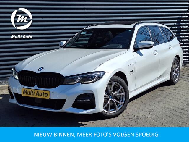 BMW 3-SERIE Touring 330e M Sport Plug In Hybrid PHEV | Panodak | Adaptive Cruise | Trekhaak af Fabriek | Head Up | Harman Kardon | Spraakbediening | Carplay | Sportstoelen |