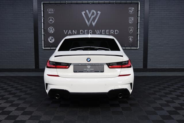 BMW 3-SERIE 320i Executive Edition | Ned. Auto | 20 Inch M Performance velgen | M Performance Optiek | CarPlay |