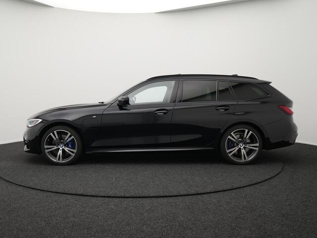 BMW 3-SERIE Touring 330e M Sport Plug In Hybrid PHEV | Panodak | Adaptive Cruise | Trekhaak af Fabriek | Head Up | Spraakbediening | Carplay | Electrische Sportstoelen met Memory |