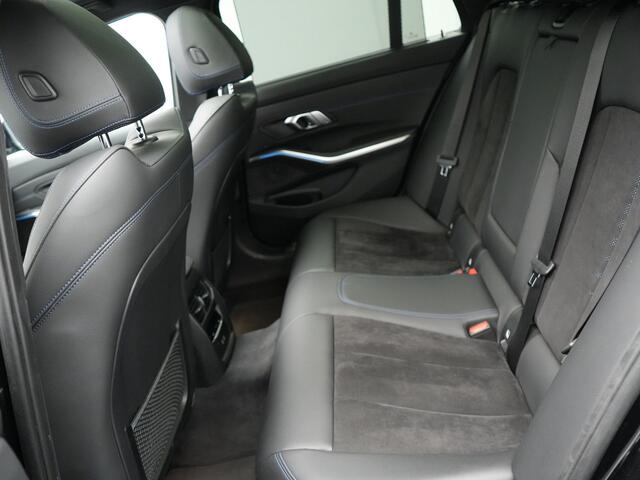 BMW 3-SERIE Touring 330e M Sport Plug In Hybrid PHEV | Panodak | Adaptive Cruise | Trekhaak af Fabriek | Head Up | Spraakbediening | Carplay | Electrische Sportstoelen met Memory |