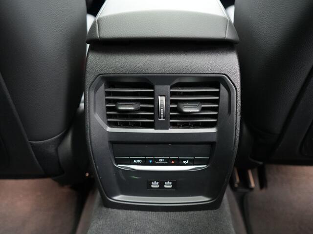 BMW 3-SERIE Touring 330e M Sport Plug In Hybrid PHEV | Panodak | Adaptive Cruise | Trekhaak af Fabriek | Head Up | Spraakbediening | Carplay | Electrische Sportstoelen met Memory |