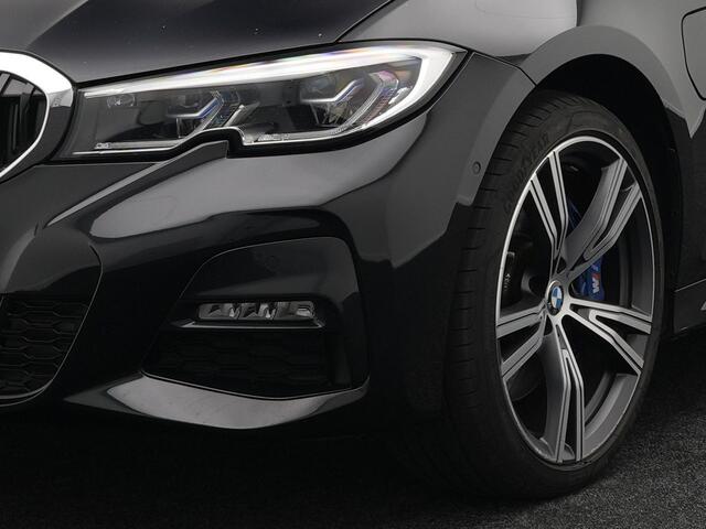 BMW 3-SERIE Touring 330e M Sport Plug In Hybrid PHEV | Panodak | Adaptive Cruise | Trekhaak af Fabriek | Head Up | Spraakbediening | Carplay | Electrische Sportstoelen met Memory |