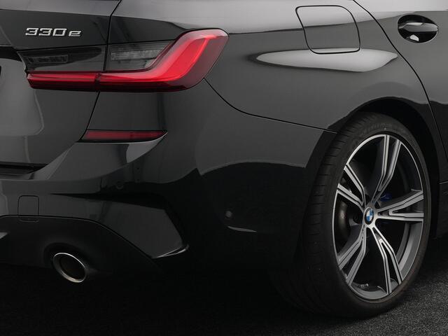 BMW 3-SERIE Touring 330e M Sport Plug In Hybrid PHEV | Panodak | Adaptive Cruise | Trekhaak af Fabriek | Head Up | Spraakbediening | Carplay | Electrische Sportstoelen met Memory |