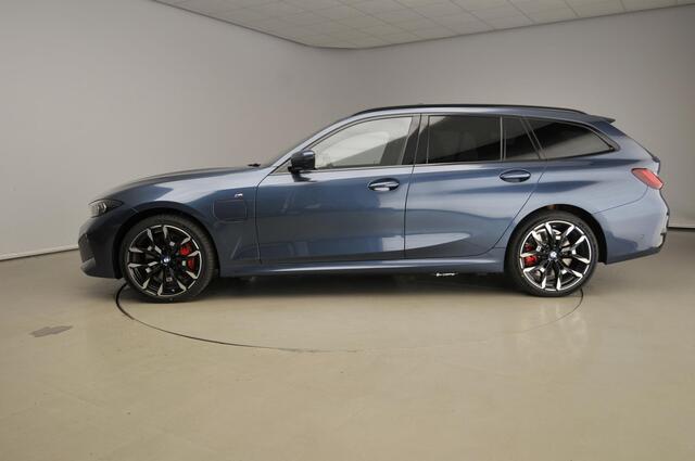 BMW 3-SERIE Touring 330e M-Sportpakket Pro / Trekhaak / Panoramadak / Harman-Kardon / Electrische stoelen / Adaptief onderstel / Alu wielen 19 inch