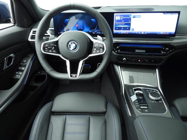 BMW 3-SERIE Touring 330e M-Sportpakket Pro / Trekhaak / Panoramadak / Harman-Kardon / Electrische stoelen / Adaptief onderstel / Alu wielen 19 inch