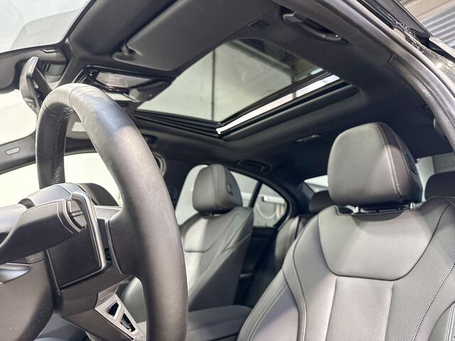 BMW 3-SERIE Sedan 330e M Sportpakket Pro Aut.