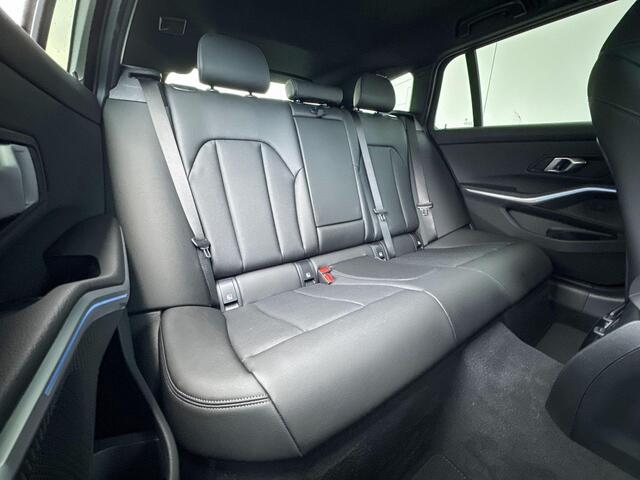 BMW 3-SERIE Touring 318i M-Sport / Comfort Acces / 18 inch / Comfort Pakket / Hifi / Privacy Glas / Stoelverwarming / Parking Assistant