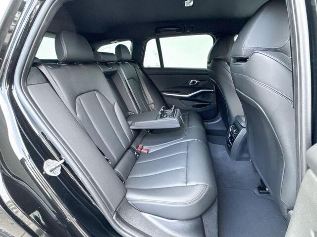 BMW 3-SERIE Touring 318i M-Sport / Comfort Acces / 18 inch / Comfort Pakket / Hifi / Privacy Glas / Stoelverwarming / Parking Assistant