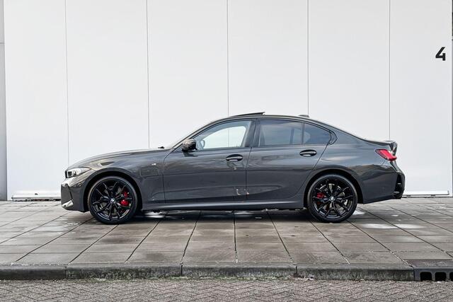 BMW 3-SERIE Sedan 330e M-Sport Pro / Harman Kardon Audio / Comfort Acces / Head Up Display / M-Sport Stoelen / Driving Assistant Professional / 19 inch / Schuif- Kantel Dak