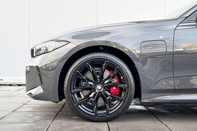 BMW 3-SERIE Sedan 330e M-Sport Pro / Harman Kardon Audio / Comfort Acces / Head Up Display / M-Sport Stoelen / Driving Assistant Professional / 19 inch / Schuif- Kantel Dak