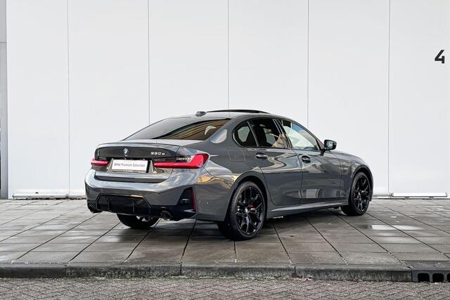 BMW 3-SERIE Sedan 330e M-Sport Pro / Harman Kardon Audio / Comfort Acces / Head Up Display / M-Sport Stoelen / Driving Assistant Professional / 19 inch / Schuif- Kantel Dak