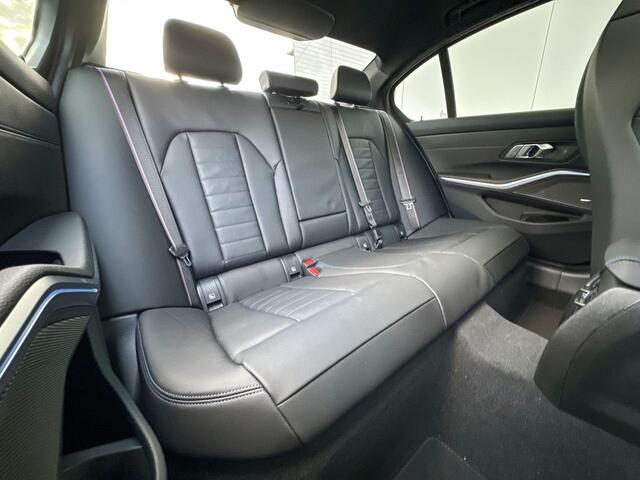 BMW 3-SERIE Sedan 330e M-Sport Pro / Harman Kardon Audio / Comfort Acces / Head Up Display / M-Sport Stoelen / Driving Assistant Professional / 19 inch / Schuif- Kantel Dak