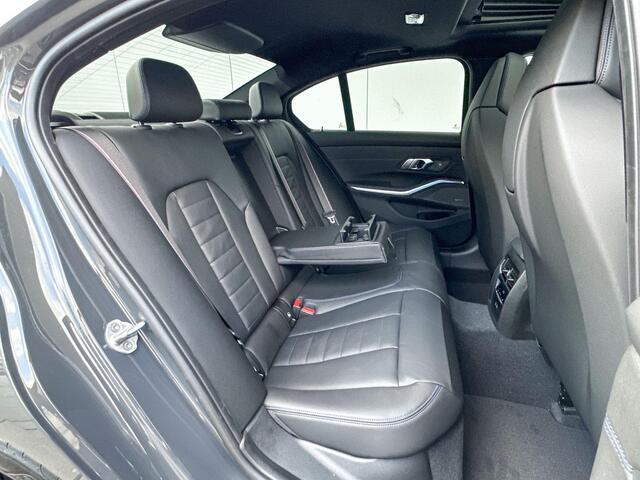 BMW 3-SERIE Sedan 330e M-Sport Pro / Harman Kardon Audio / Comfort Acces / Head Up Display / M-Sport Stoelen / Driving Assistant Professional / 19 inch / Schuif- Kantel Dak