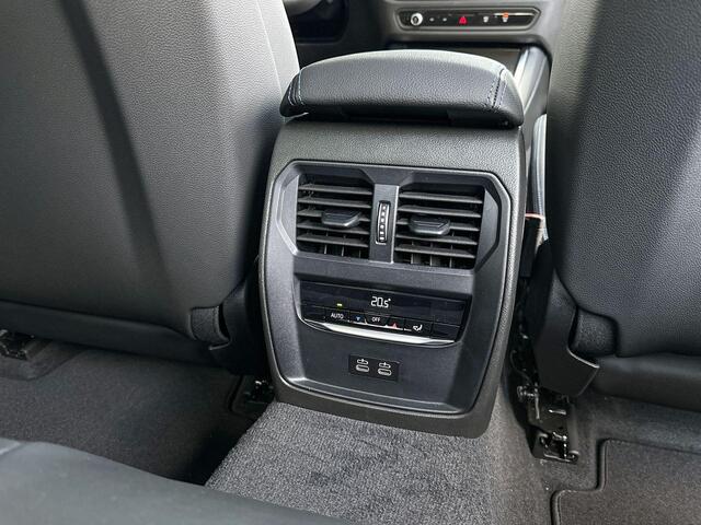 BMW 3-SERIE Sedan 330e M-Sport Pro / Harman Kardon Audio / Comfort Acces / Head Up Display / M-Sport Stoelen / Driving Assistant Professional / 19 inch / Schuif- Kantel Dak