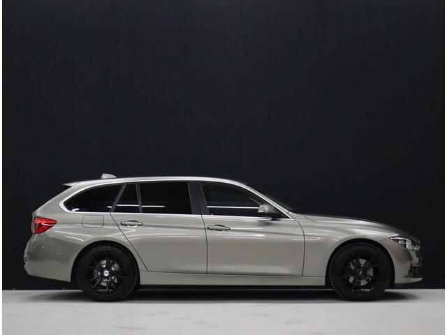 BMW 3-SERIE Touring 318i High Executive [APPLE CARPLAY, CRUISE CONTROL, PDC V+A, STOELVERWARMING, ELEK.. ACHTERKLEP, VOL LEDER, NAVIGATIE, NIEUWSTAAT]