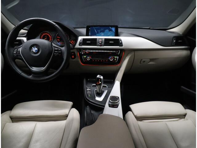 BMW 3-SERIE Touring 318i High Executive [APPLE CARPLAY, CRUISE CONTROL, PDC V+A, STOELVERWARMING, ELEK.. ACHTERKLEP, VOL LEDER, NAVIGATIE, NIEUWSTAAT]