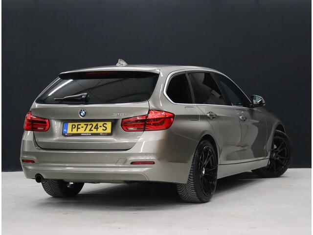 BMW 3-SERIE Touring 318i High Executive [APPLE CARPLAY, CRUISE CONTROL, PDC V+A, STOELVERWARMING, ELEK.. ACHTERKLEP, VOL LEDER, NAVIGATIE, NIEUWSTAAT]