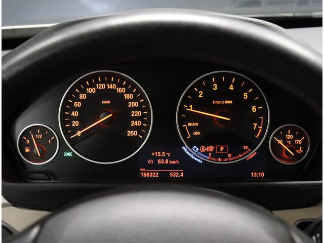 BMW 3-SERIE Touring 318i High Executive [APPLE CARPLAY, CRUISE CONTROL, PDC V+A, STOELVERWARMING, ELEK.. ACHTERKLEP, VOL LEDER, NAVIGATIE, NIEUWSTAAT]