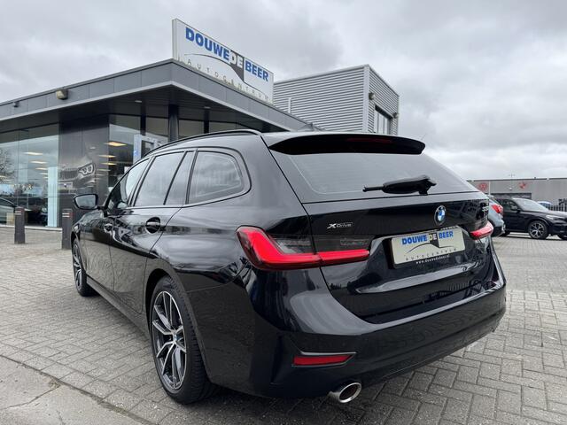 BMW 3-SERIE Touring 330e xDrive Sportline Pano-Dak | Trekhaak | Harman Kardon | Stuur en Stoelverw. |