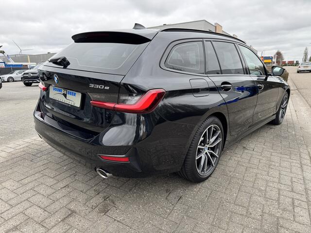 BMW 3-SERIE Touring 330e xDrive Sportline Pano-Dak | Trekhaak | Harman Kardon | Stuur en Stoelverw. |