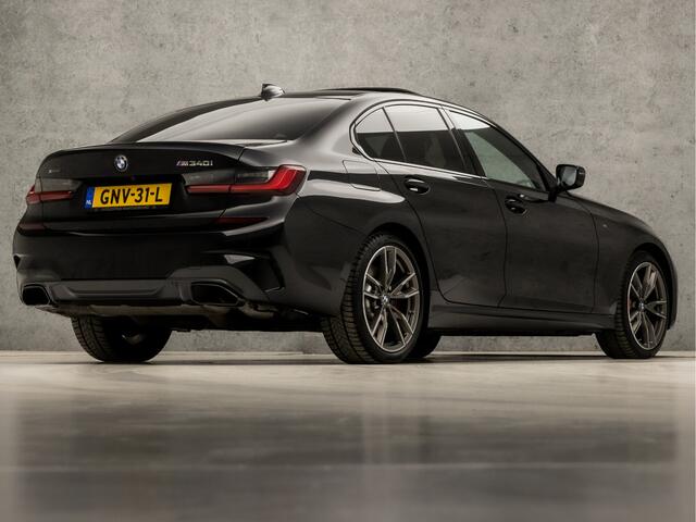 BMW 3-SERIE M340i xDrive High Executive 374Pk Automaat (SCHUIFDAK, APPLE CARPLAY, LASER LED, HEAD-UP DISPLAY, HARMAN/KARDON, CARBON INLEG, SFEERVERLICHTING, LEDER, KEYLESS, NIEUWE APK, NIEUWSTAAT)