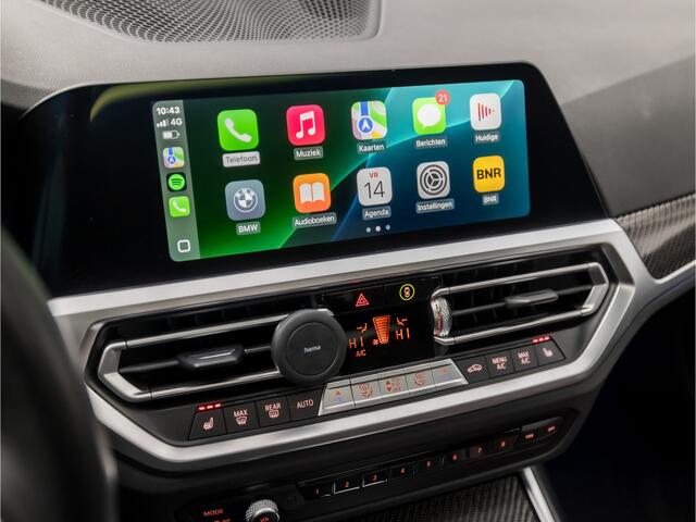BMW 3-SERIE M340i xDrive High Executive 374Pk Automaat (SCHUIFDAK, APPLE CARPLAY, LASER LED, HEAD-UP DISPLAY, HARMAN/KARDON, CARBON INLEG, SFEERVERLICHTING, LEDER, KEYLESS, NIEUWE APK, NIEUWSTAAT)