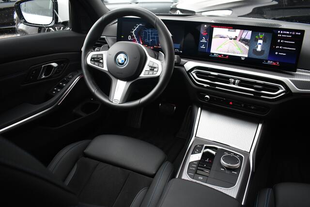 BMW 3-SERIE Touring 330e M-Sport Pano ACC Trekh HUD El-zetel Adp-onderstel