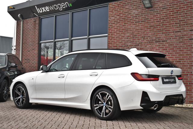BMW 3-SERIE Touring 330e M-Sport Pano ACC Trekh HUD El-zetel Adp-onderstel