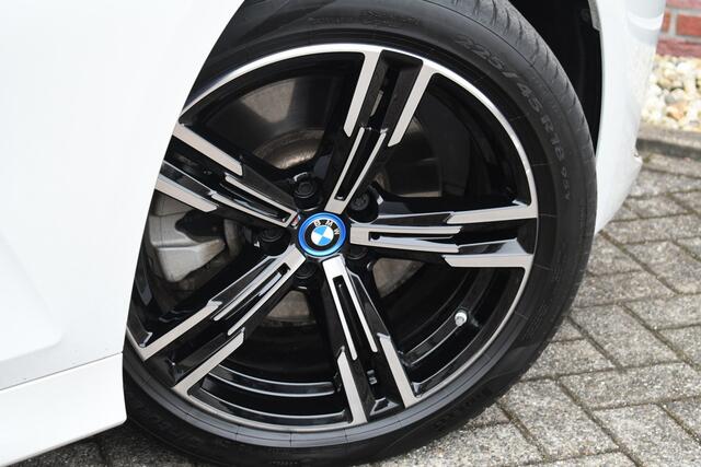 BMW 3-SERIE Touring 330e M-Sport Pano ACC Trekh HUD El-zetel Adp-onderstel