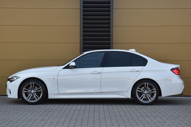 BMW 3-SERIE 320i Executive * M Sportpakket * HIFI * Leder * LED * Navigatie Professional *
