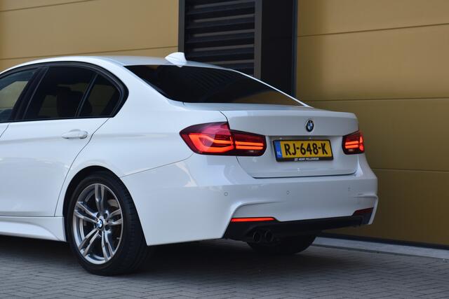 BMW 3-SERIE 320i Executive * M Sportpakket * HIFI * Leder * LED * Navigatie Professional *