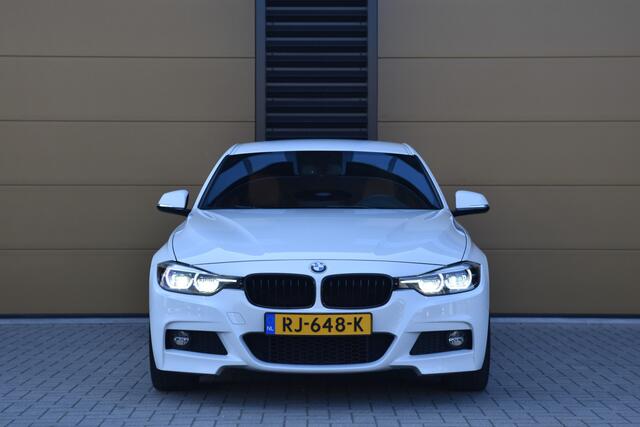 BMW 3-SERIE 320i Executive * M Sportpakket * HIFI * Leder * LED * Navigatie Professional *