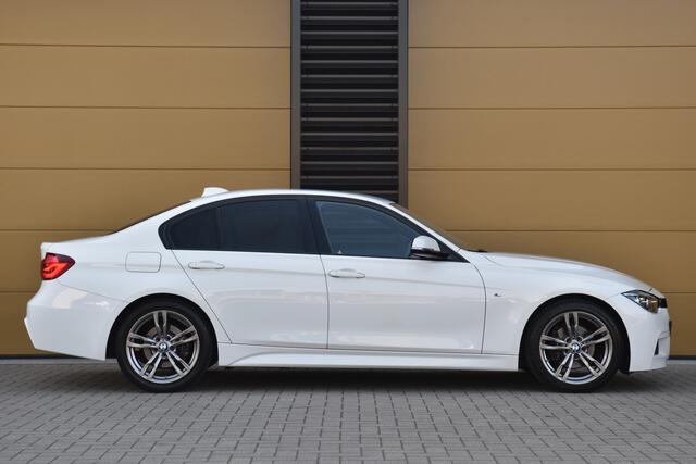 BMW 3-SERIE 320i Executive * M Sportpakket * HIFI * Leder * LED * Navigatie Professional *